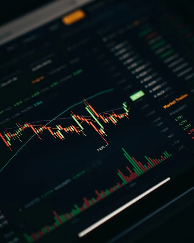 Date bursiere pe un ecran